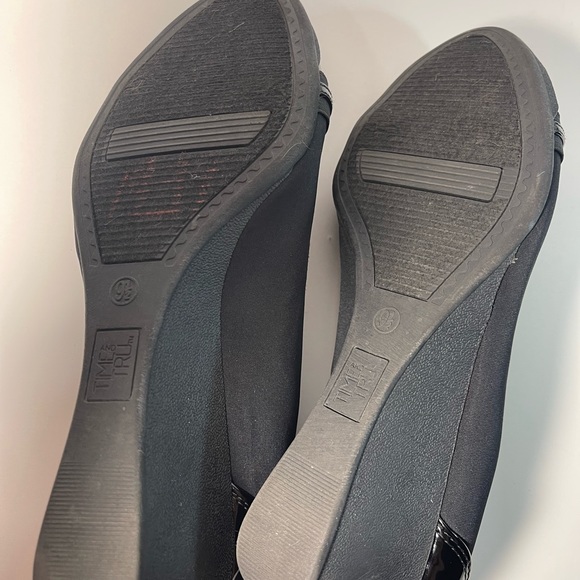 TIME AND TRU Women's Shoes Black Fabric Patient Leather Platform Pamps Size:9.5 - Picture 8 of 9